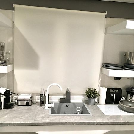 Cute Private Studio With Yard 塞萨洛尼基 外观 照片